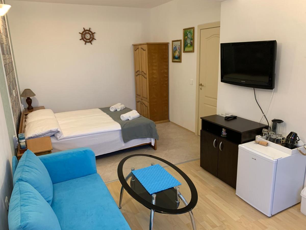 Sunray Guest House, Private Rooms & Apartment With Lovely Sea View Varna Ngoại thất bức ảnh