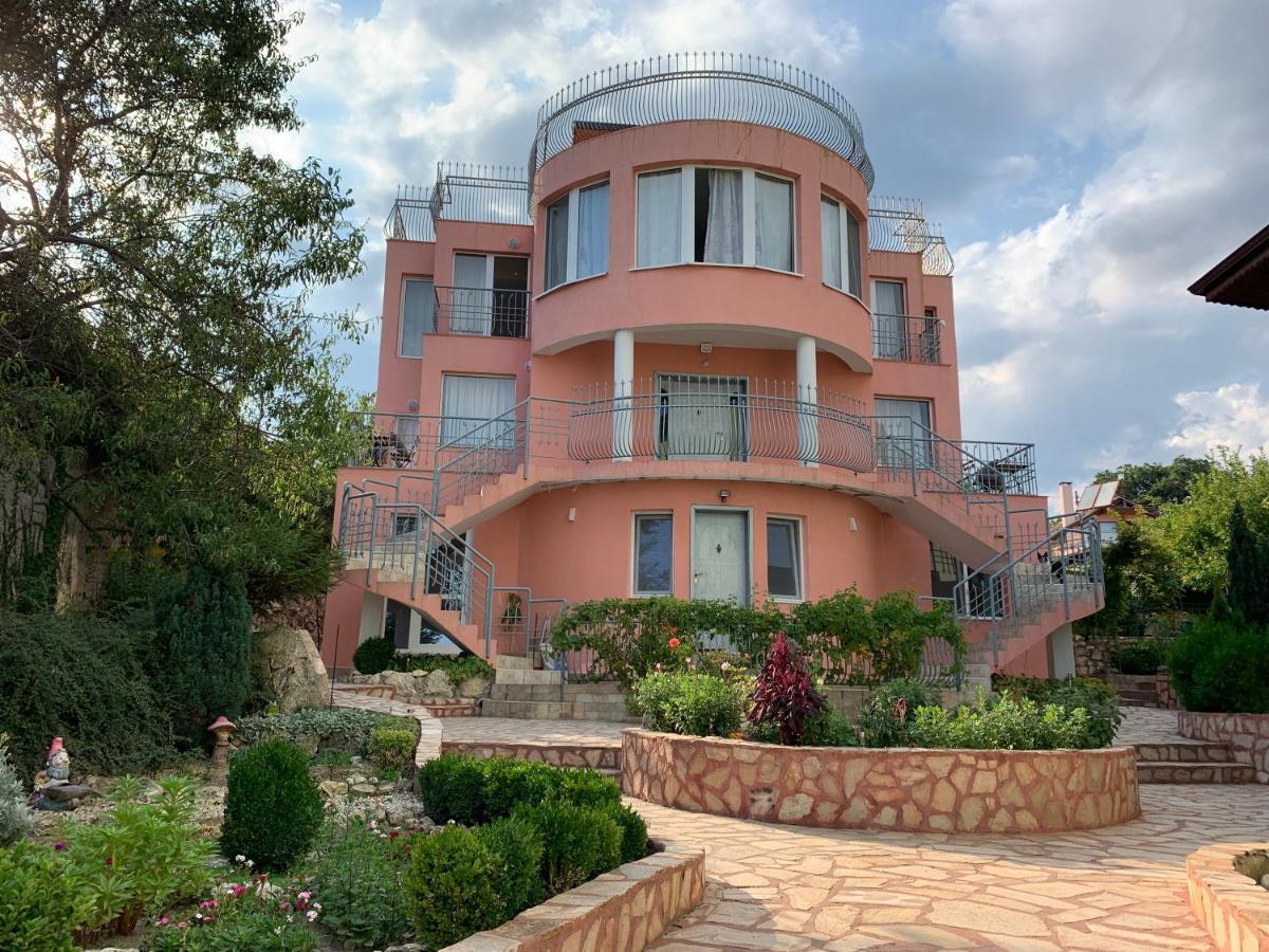 Sunray Guest House, Private Rooms & Apartment With Lovely Sea View Varna Ngoại thất bức ảnh