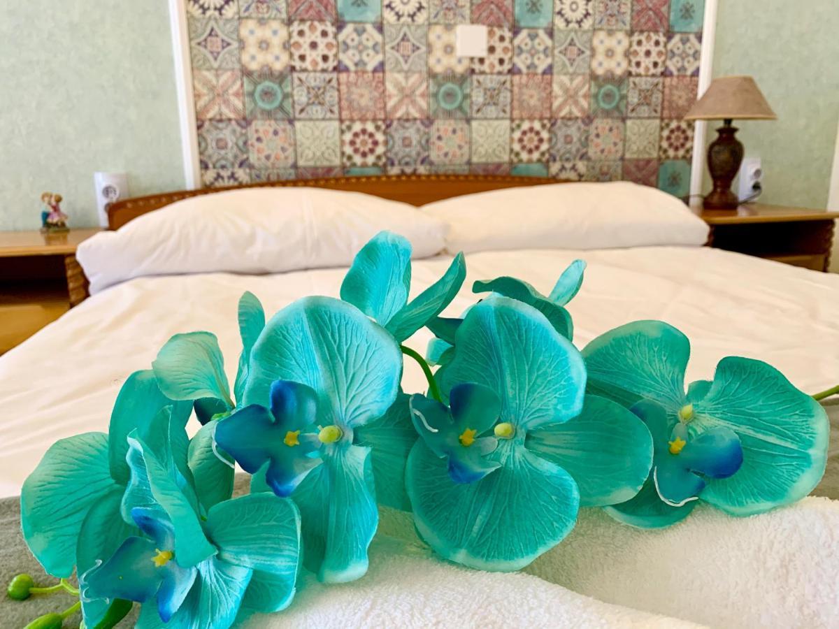 Sunray Guest House, Private Rooms & Apartment With Lovely Sea View Varna Ngoại thất bức ảnh
