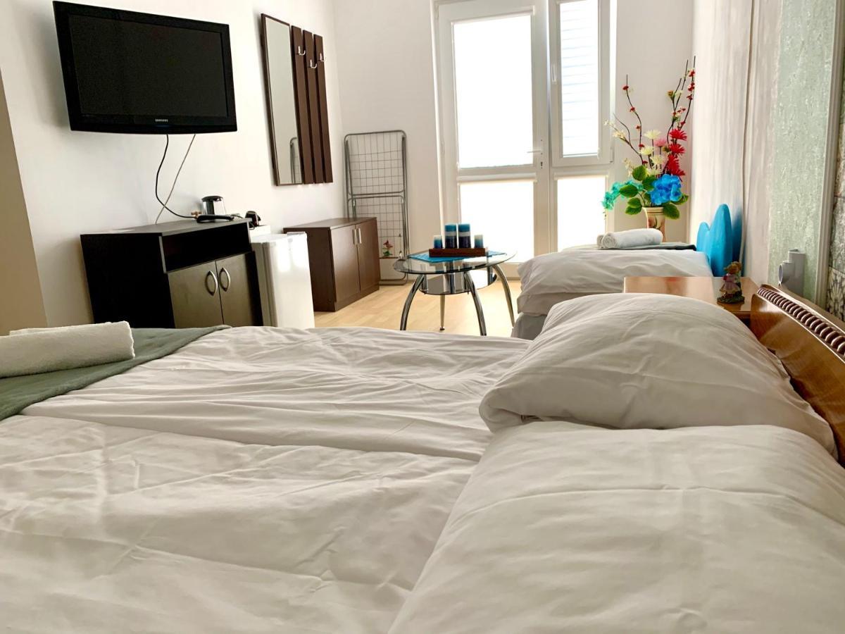 Sunray Guest House, Private Rooms & Apartment With Lovely Sea View Varna Ngoại thất bức ảnh