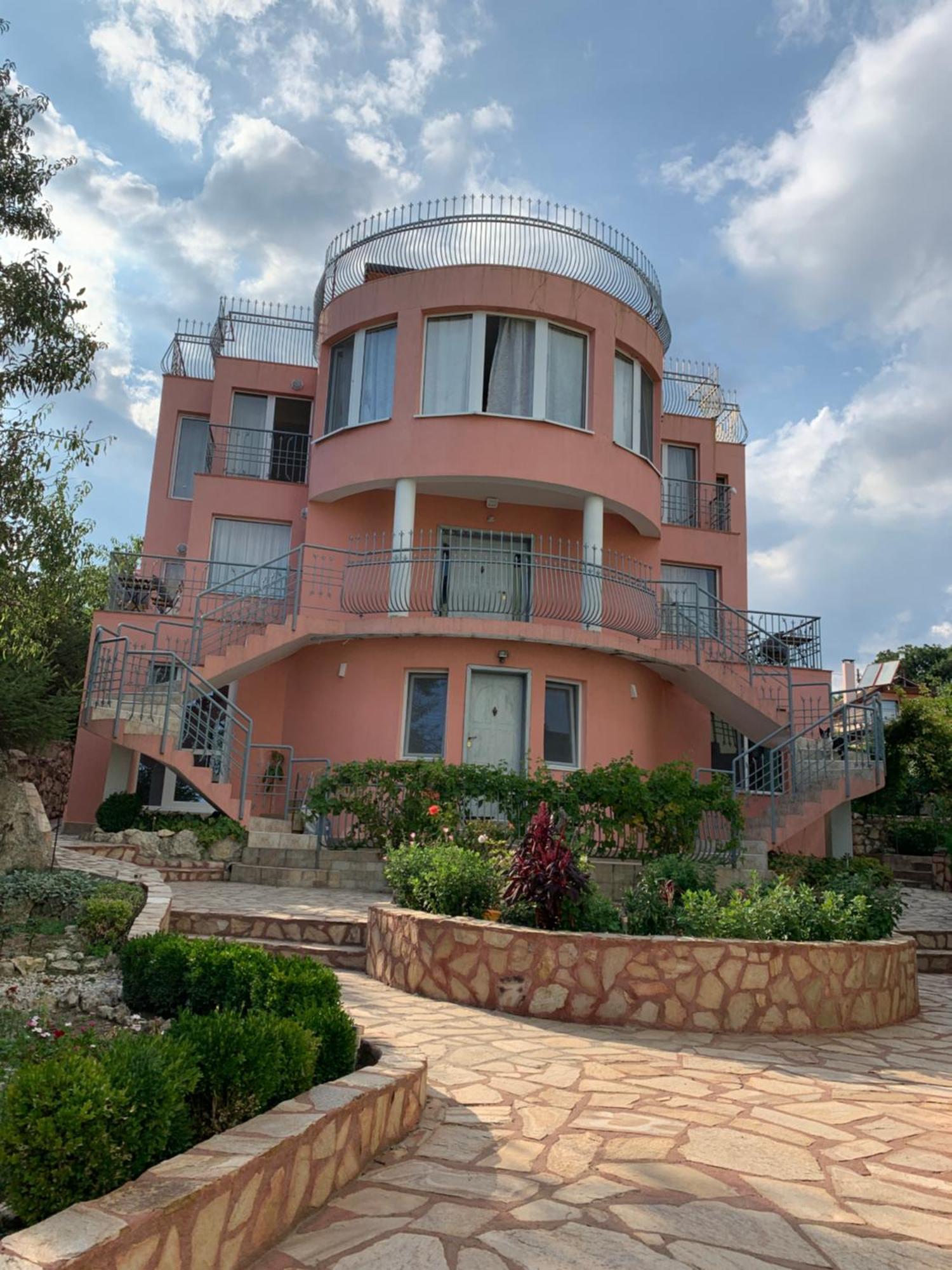 Sunray Guest House, Private Rooms & Apartment With Lovely Sea View Varna Ngoại thất bức ảnh