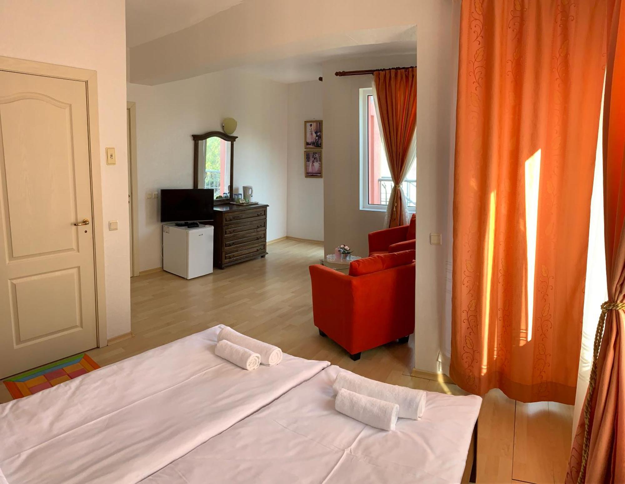 Sunray Guest House, Private Rooms & Apartment With Lovely Sea View Varna Ngoại thất bức ảnh