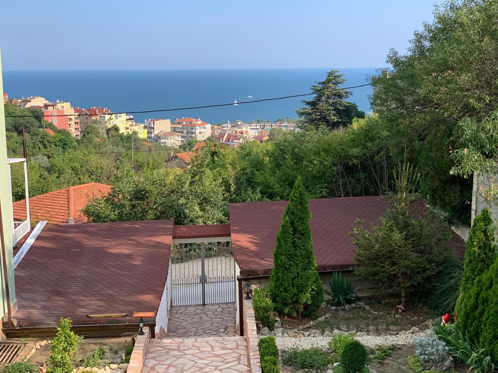 Sunray Guest House, Private Rooms & Apartment With Lovely Sea View Varna Ngoại thất bức ảnh