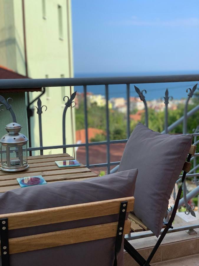 Sunray Guest House, Private Rooms & Apartment With Lovely Sea View Varna Ngoại thất bức ảnh