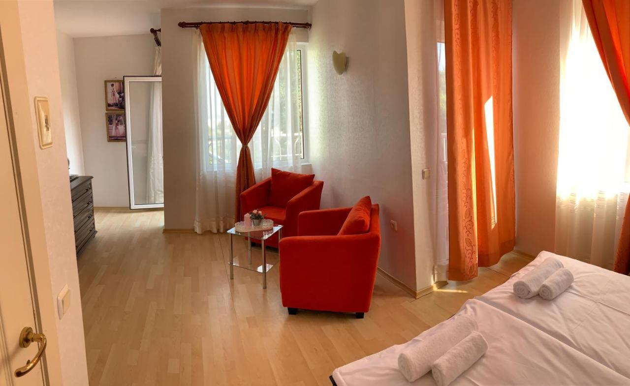 Sunray Guest House, Private Rooms & Apartment With Lovely Sea View Varna Ngoại thất bức ảnh